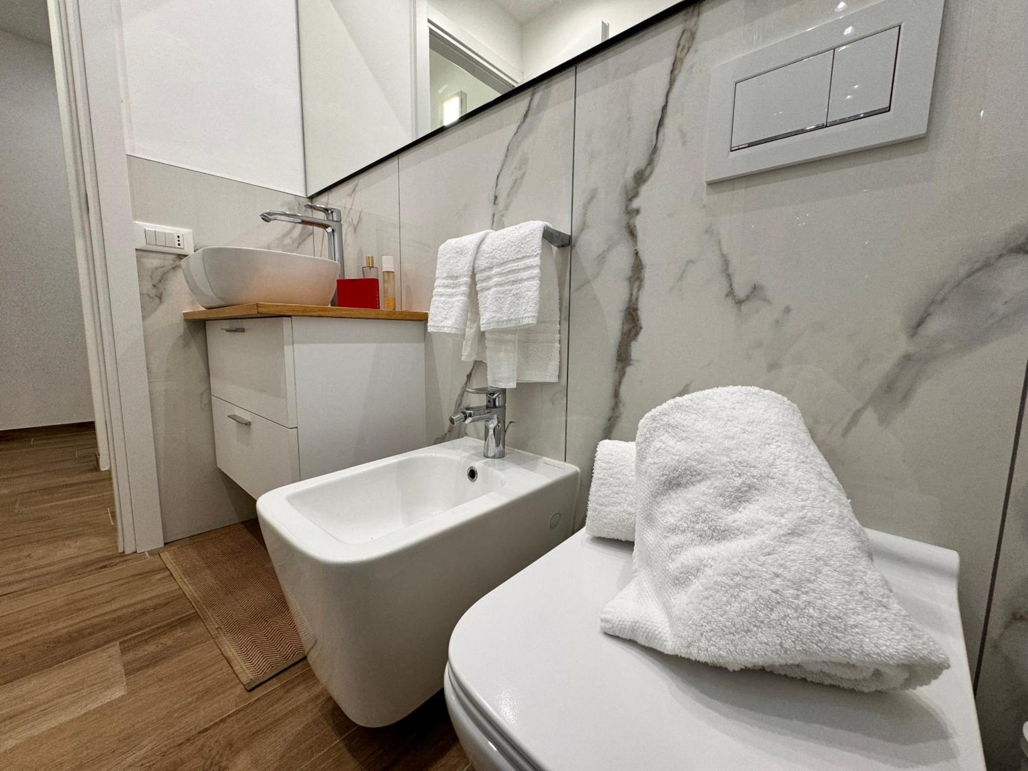 Casa Di Meg Appartamento A Milano Vicino Ai Navigli Luaran gambar